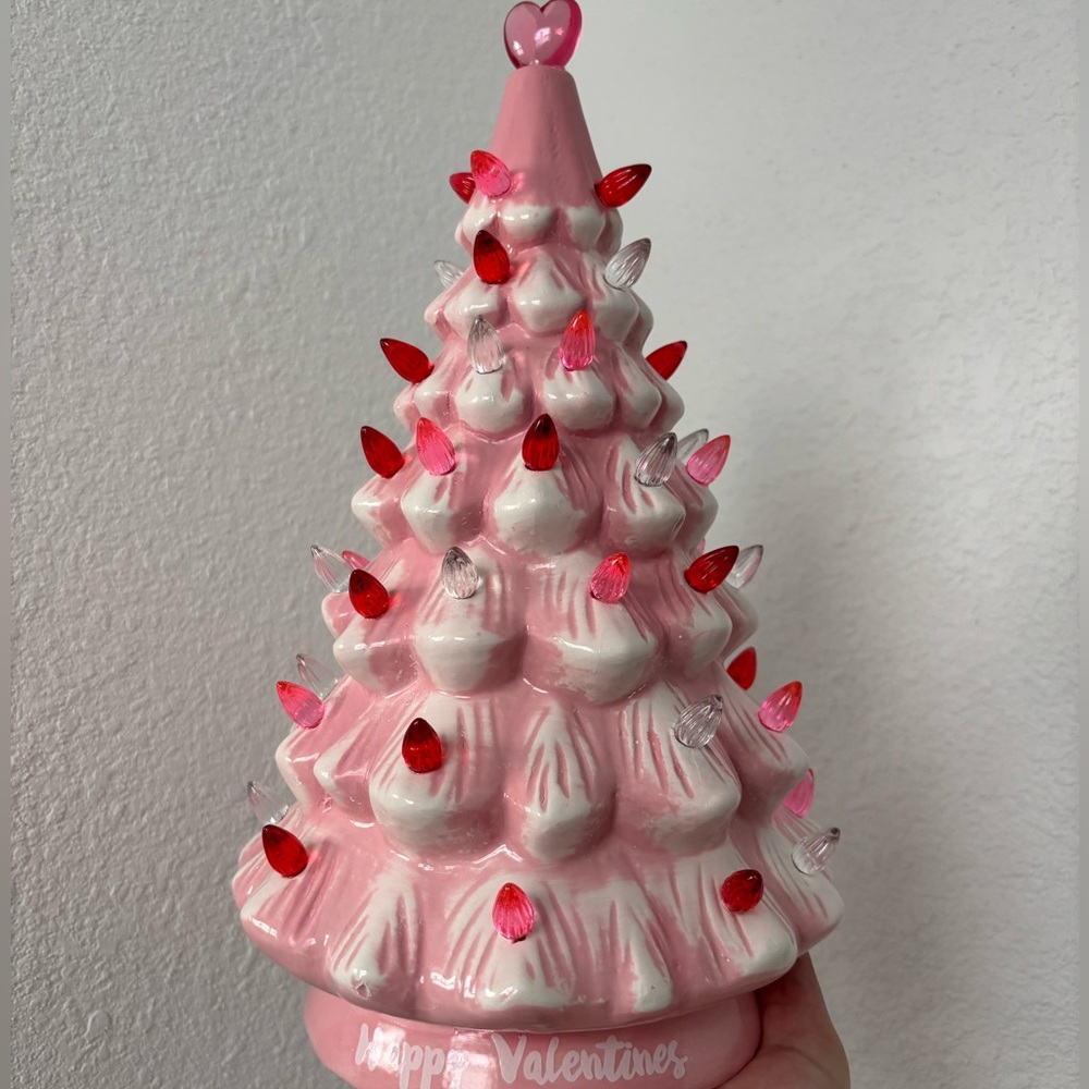 Valentines Day light up tree 🎄🩷🎀